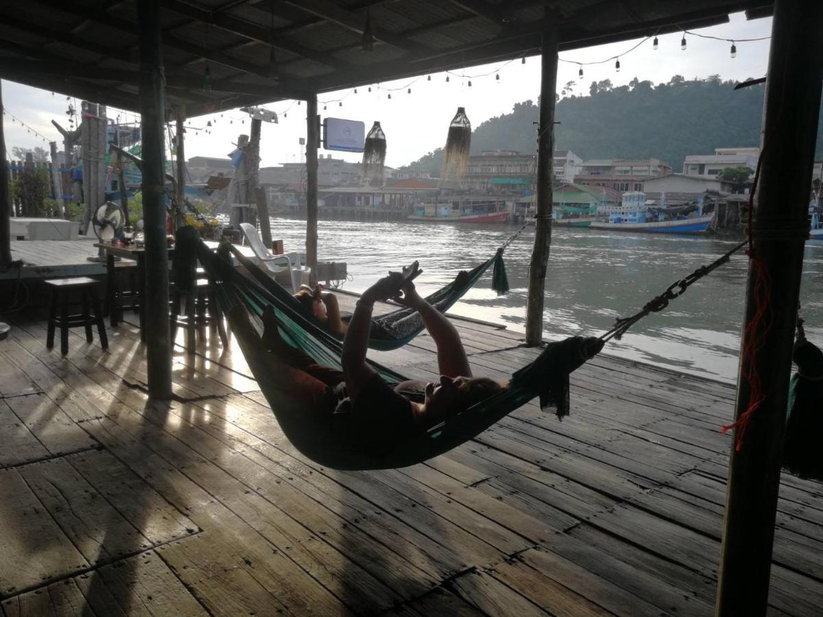 Rub Lom Chom Klong Homestay Chumphon Exterior photo