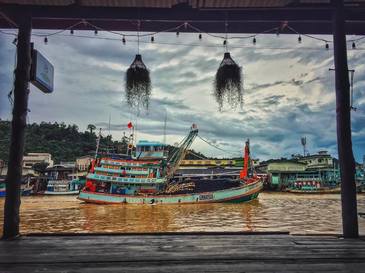 Rub Lom Chom Klong Homestay Chumphon Exterior photo